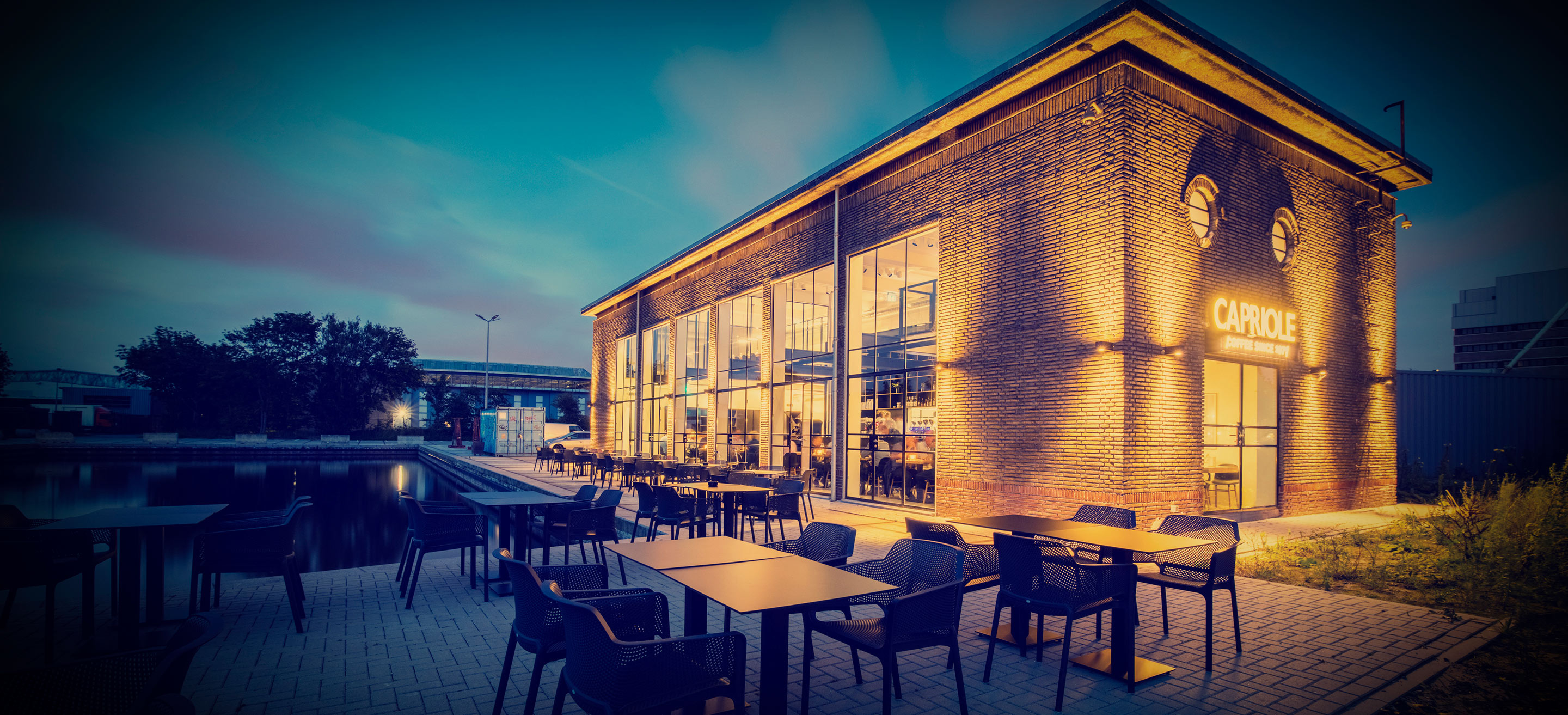 2880x1313_capriole_cafe_exterior_01jpg